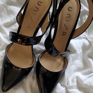Womens strapped sling back pump